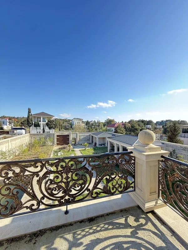 Satılır 7 otaqlı həyət evi 400 m²