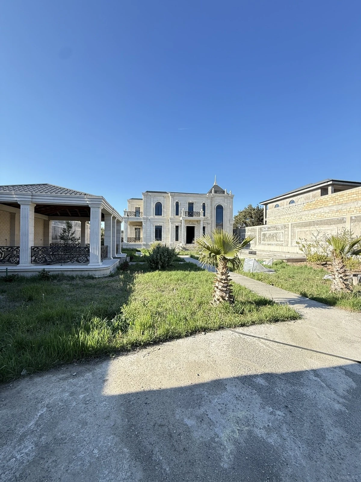 Satılır 7 otaqlı həyət evi 400 m²