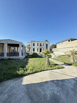 Satılır 7 otaqlı həyət evi 400 m²