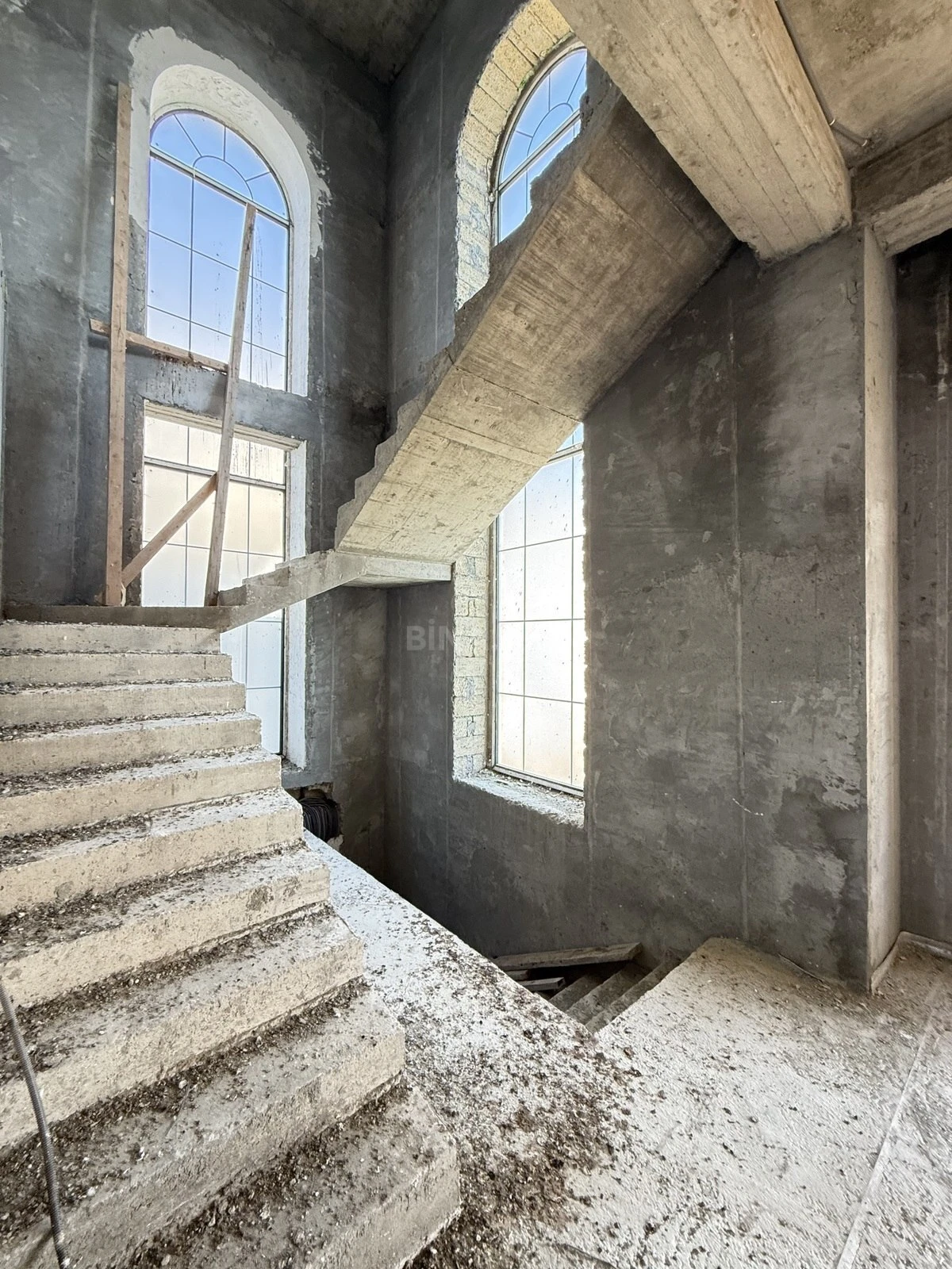 Satılır 7 otaqlı həyət evi 400 m²