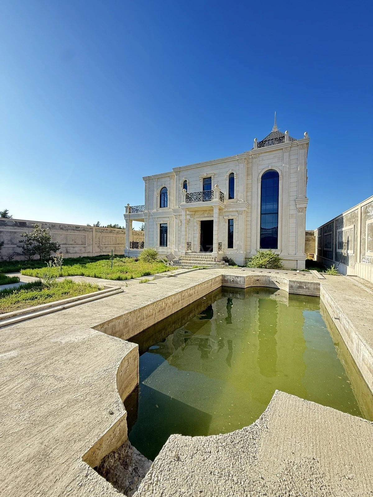 Satılır 7 otaqlı həyət evi 400 m²