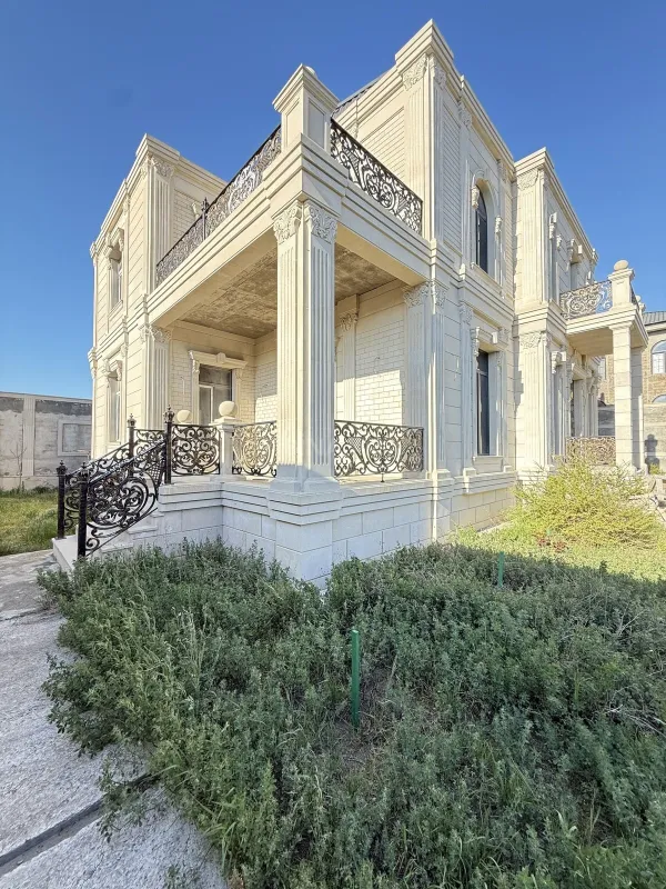 Satılır 7 otaqlı həyət evi 400 m²