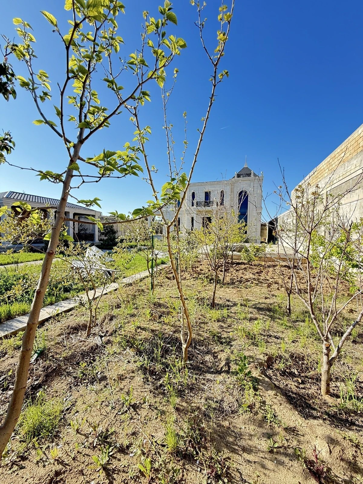 Satılır 7 otaqlı həyət evi 400 m²