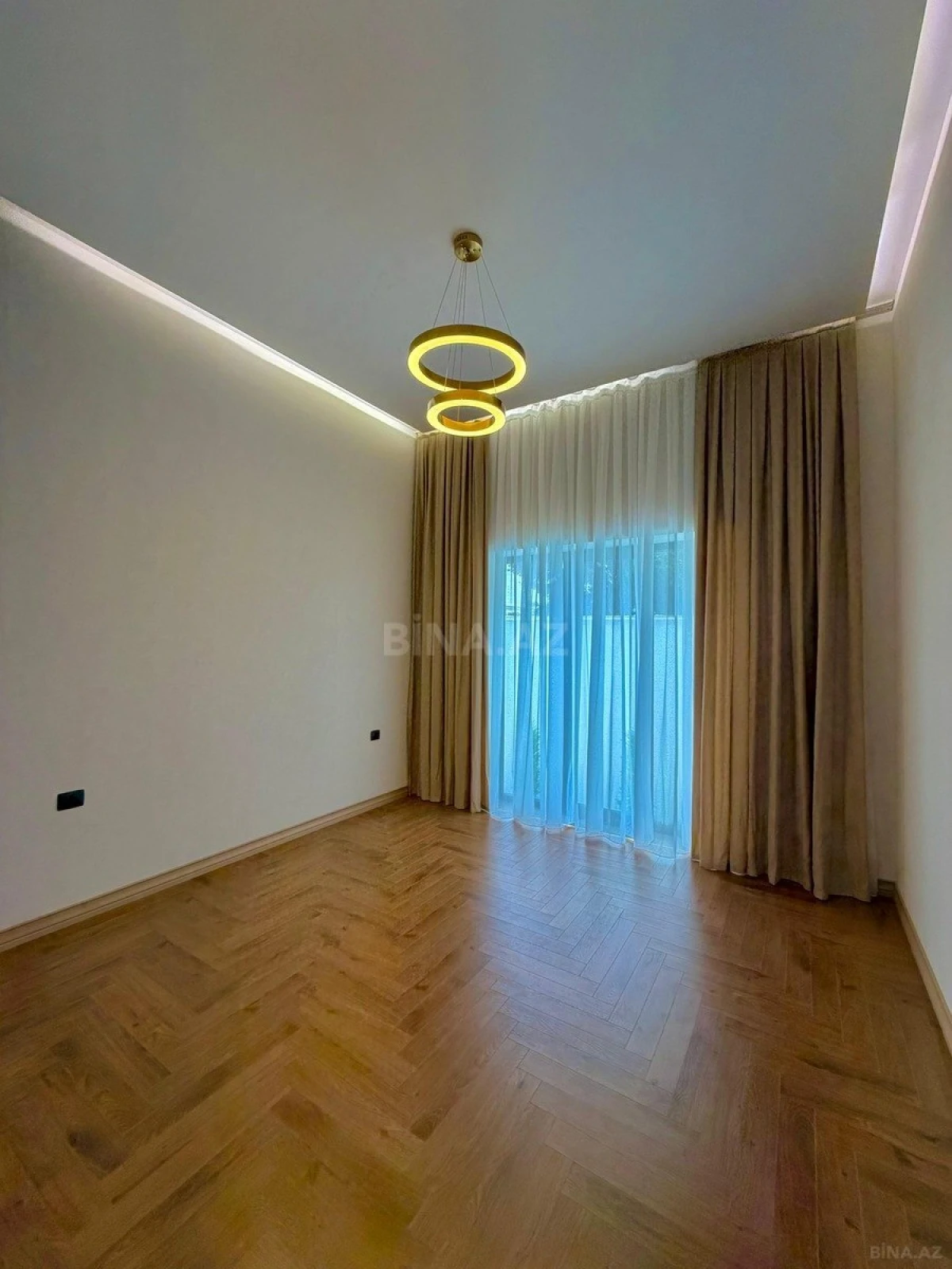 Satılır 5 otaqlı həyət evi 220 m²