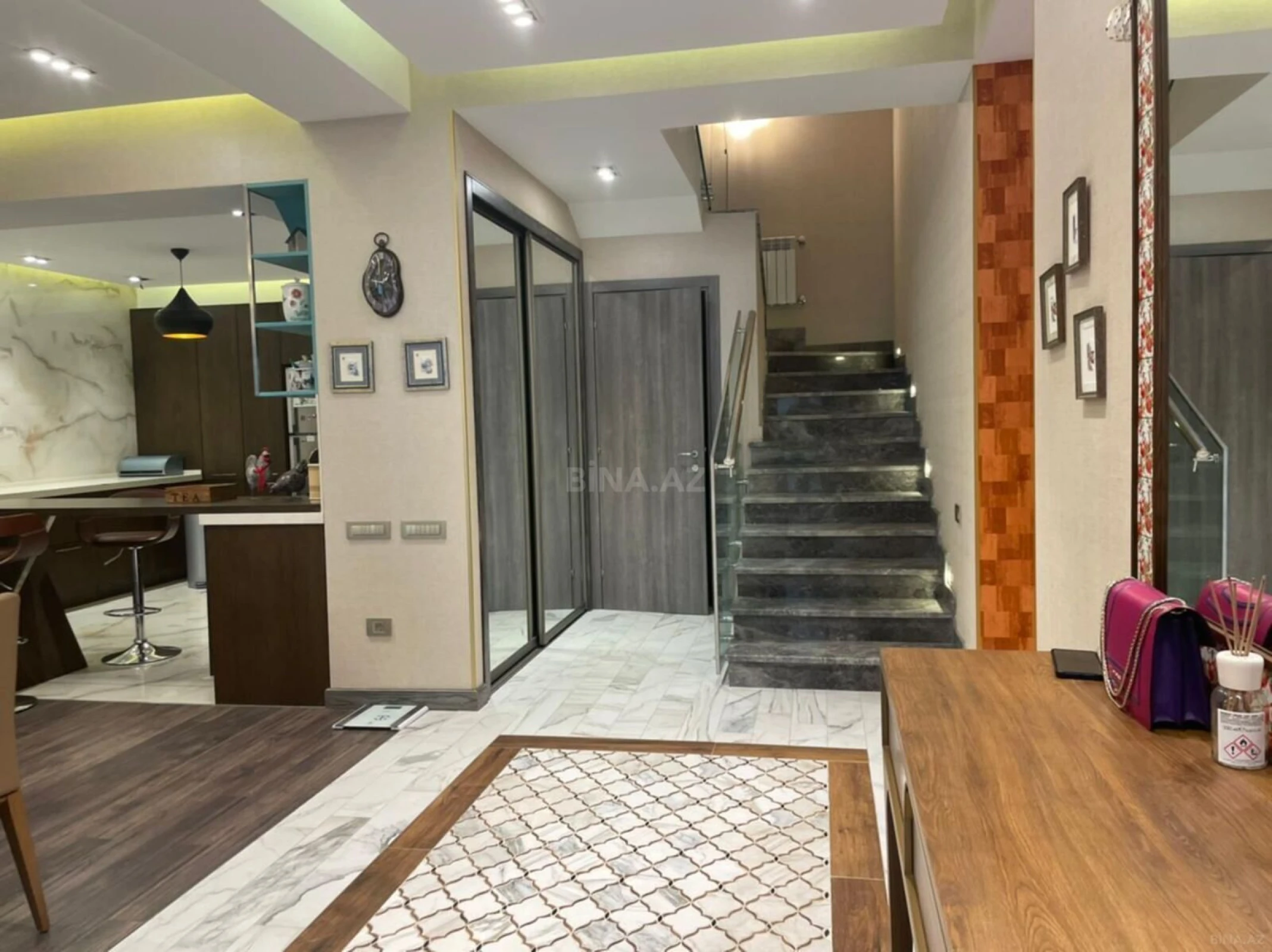 Kirayə verilir 5 otaqlı həyət evi 240 m²