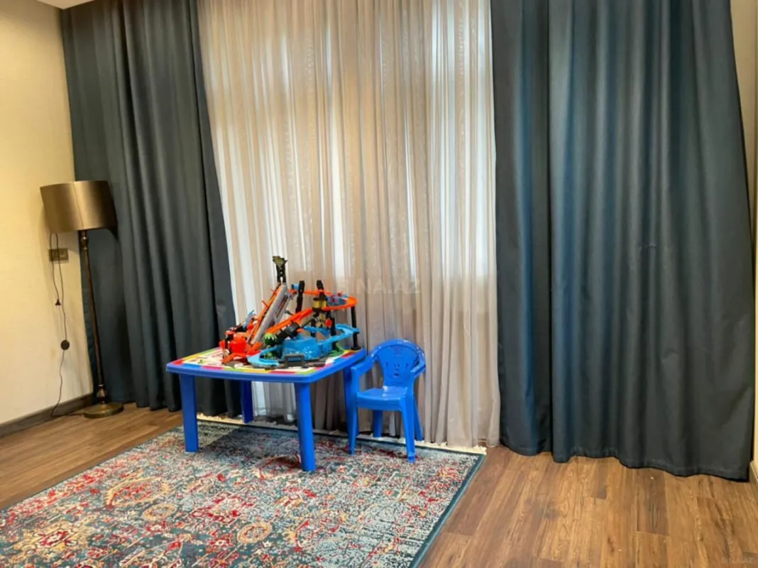 Kirayə verilir 5 otaqlı həyət evi 240 m²