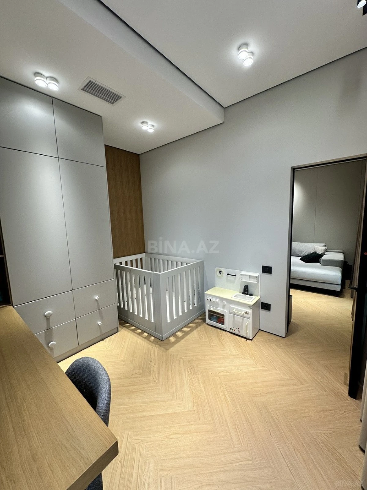 Satılır 3 otaqlı mənzil 128 m²