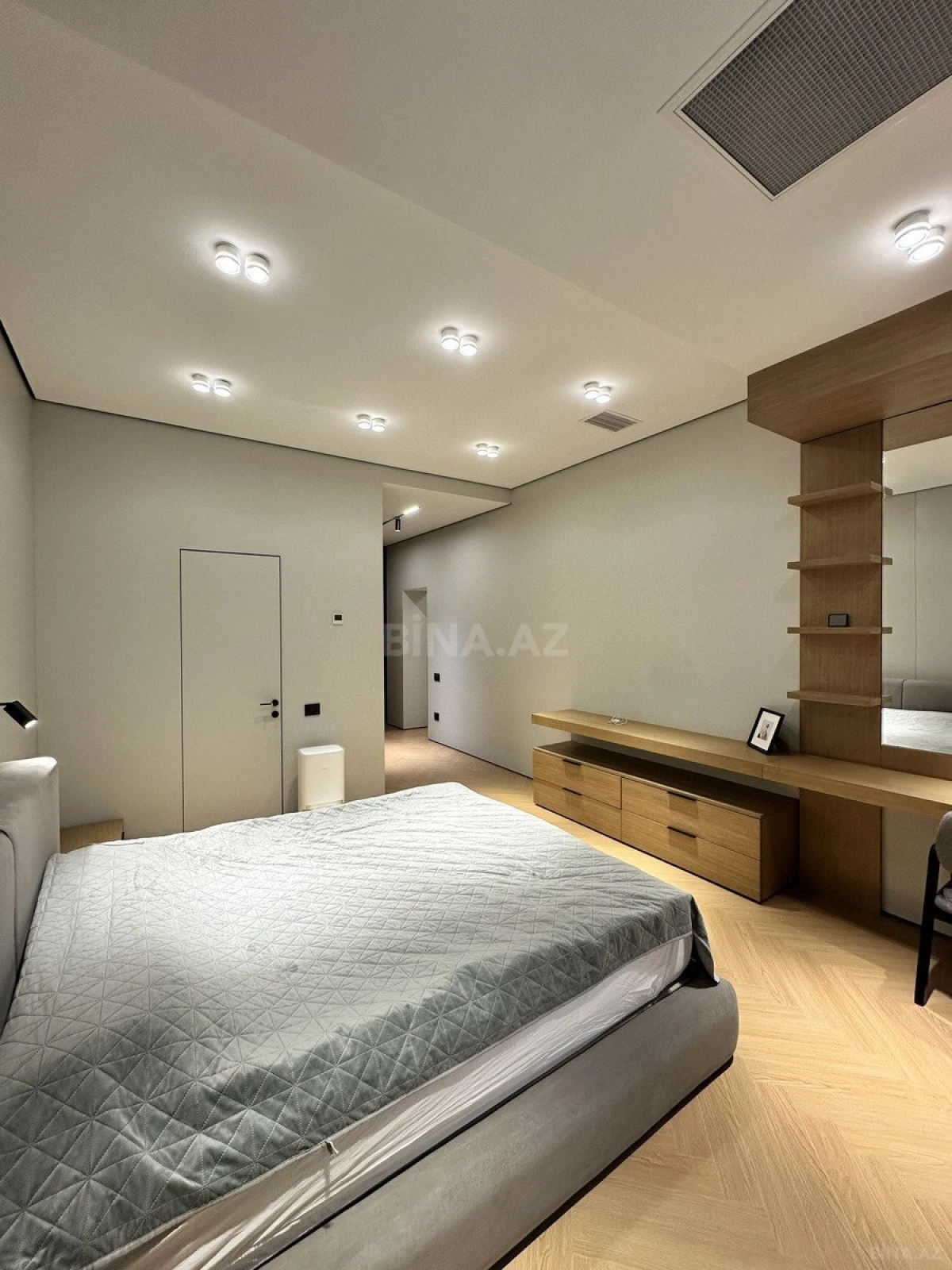 Satılır 3 otaqlı mənzil 128 m²