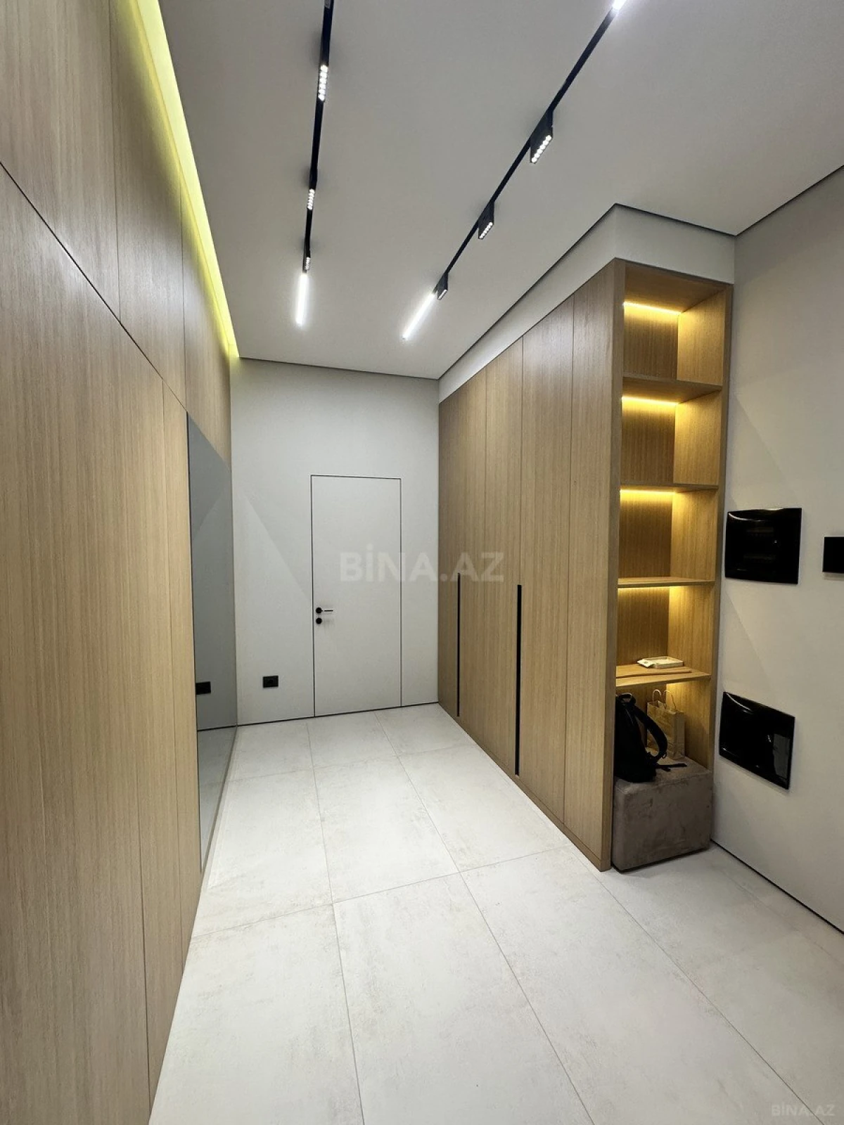 Satılır 3 otaqlı mənzil 128 m²