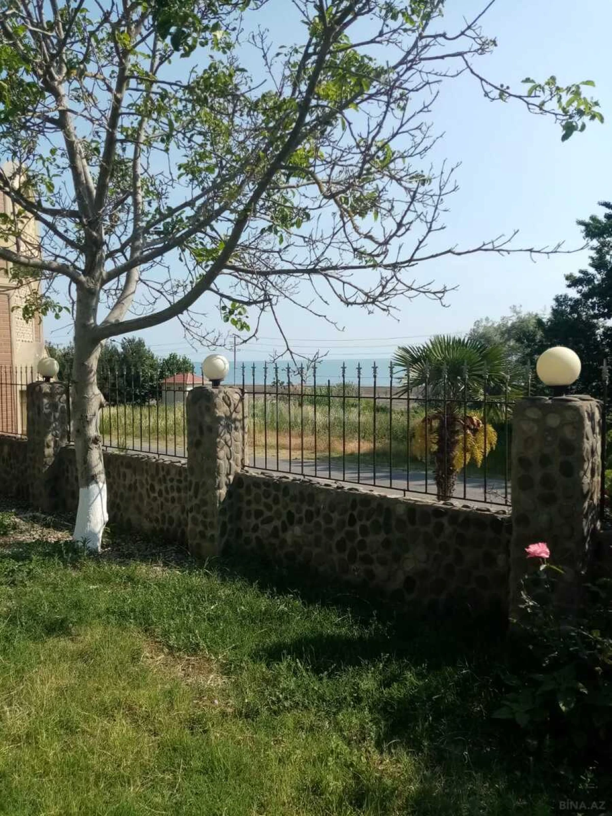 Satılır obyekt 300 m²