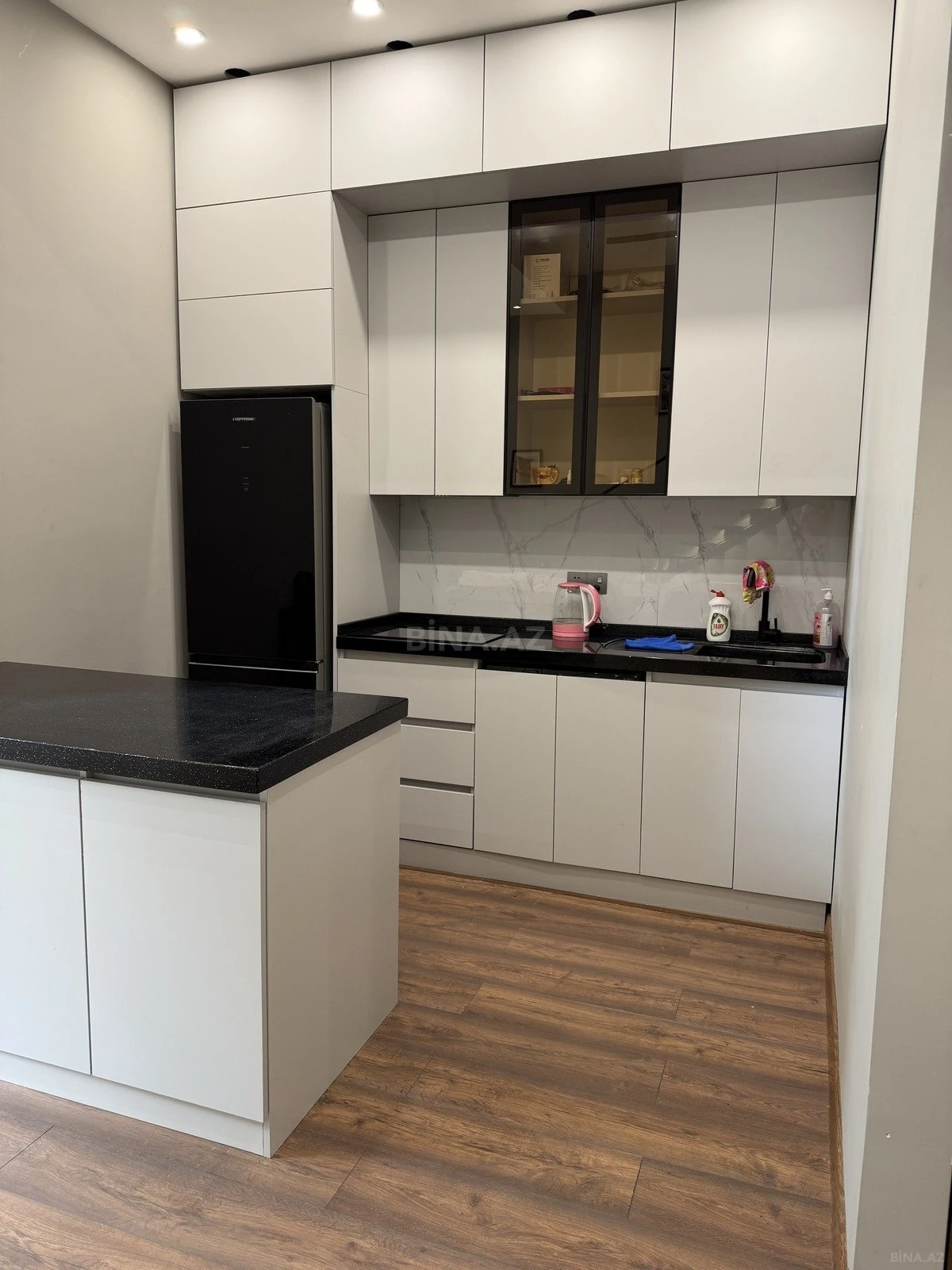 Satılır 1 otaqlı mənzil 70.2 m²