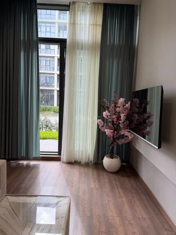 Satılır 1 otaqlı mənzil 70.2 m²