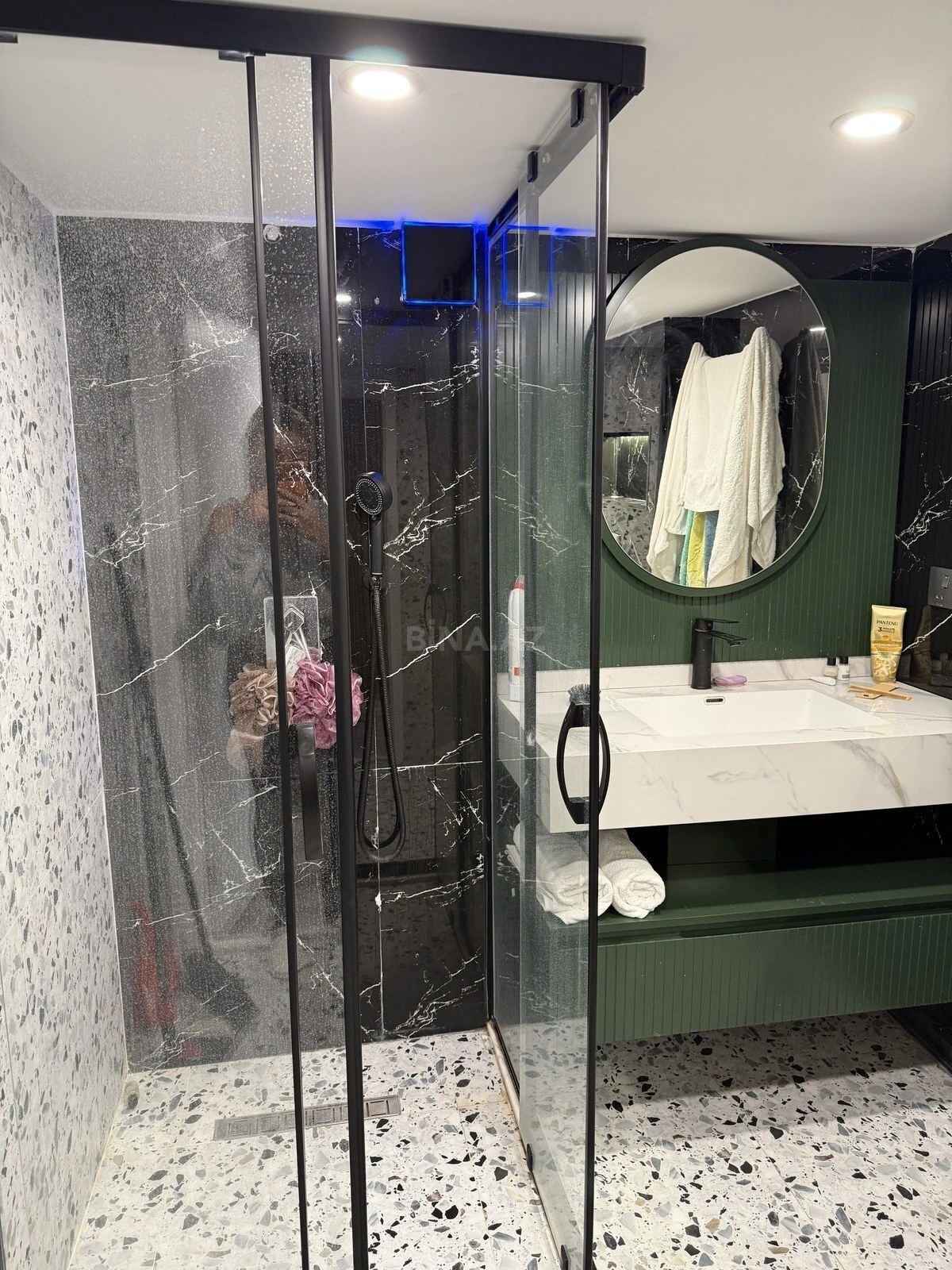 Satılır 1 otaqlı mənzil 70.2 m²