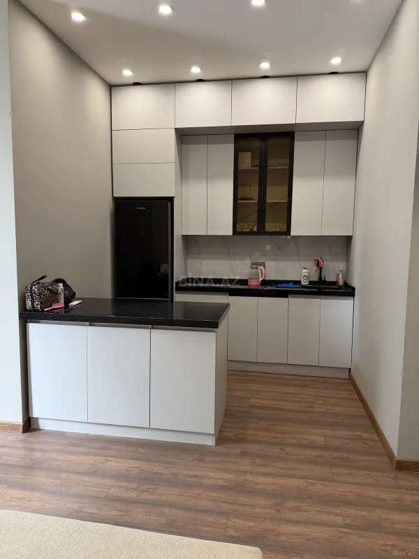 Satılır 1 otaqlı mənzil 70.2 m²