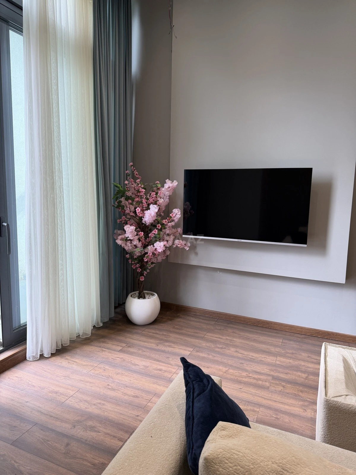 Satılır 1 otaqlı mənzil 70.2 m²