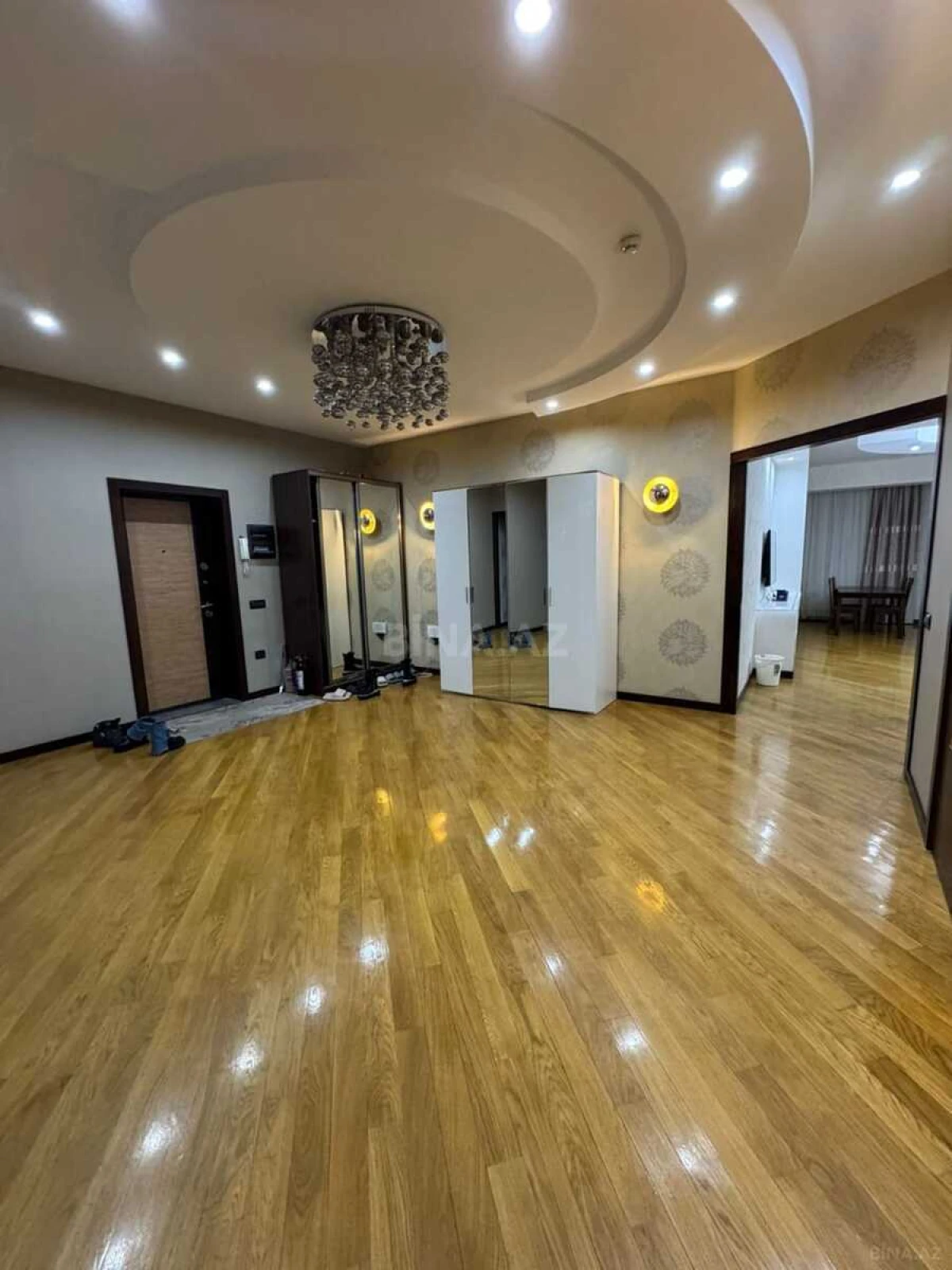 Kirayə verilir 3 otaqlı mənzil 150 m²