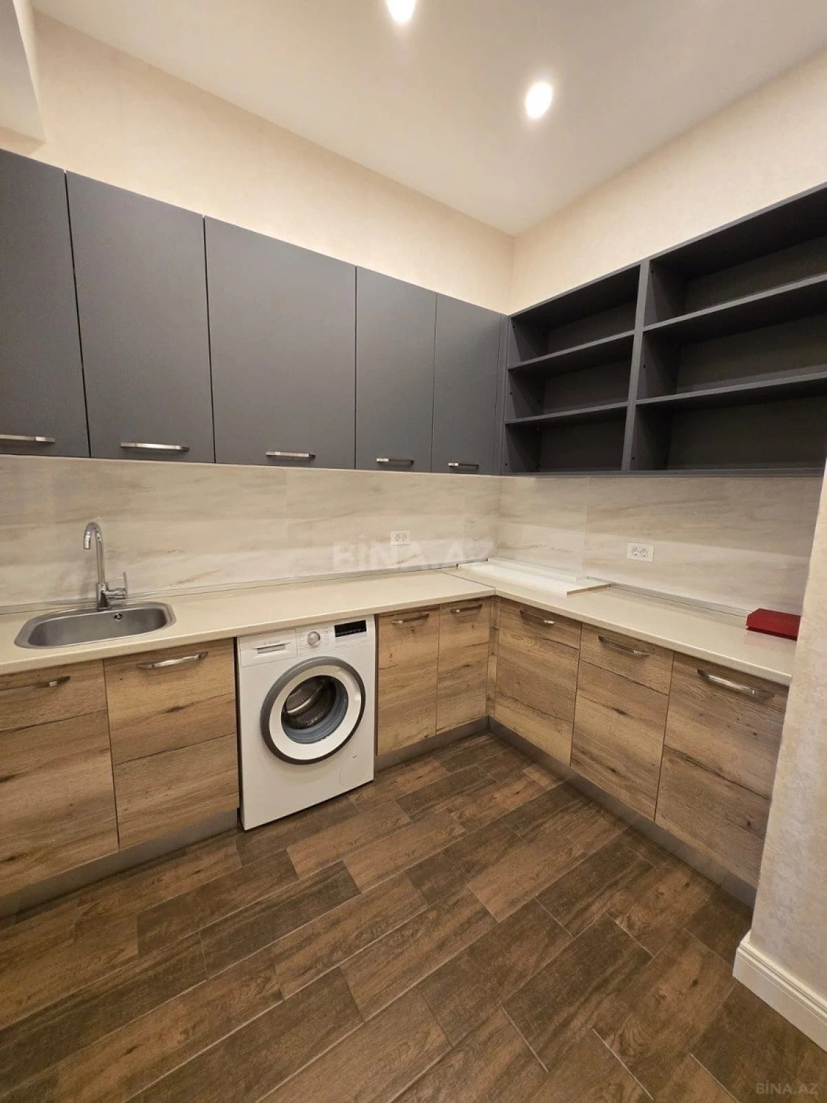 Kirayə verilir 4 otaqlı mənzil 240 m²