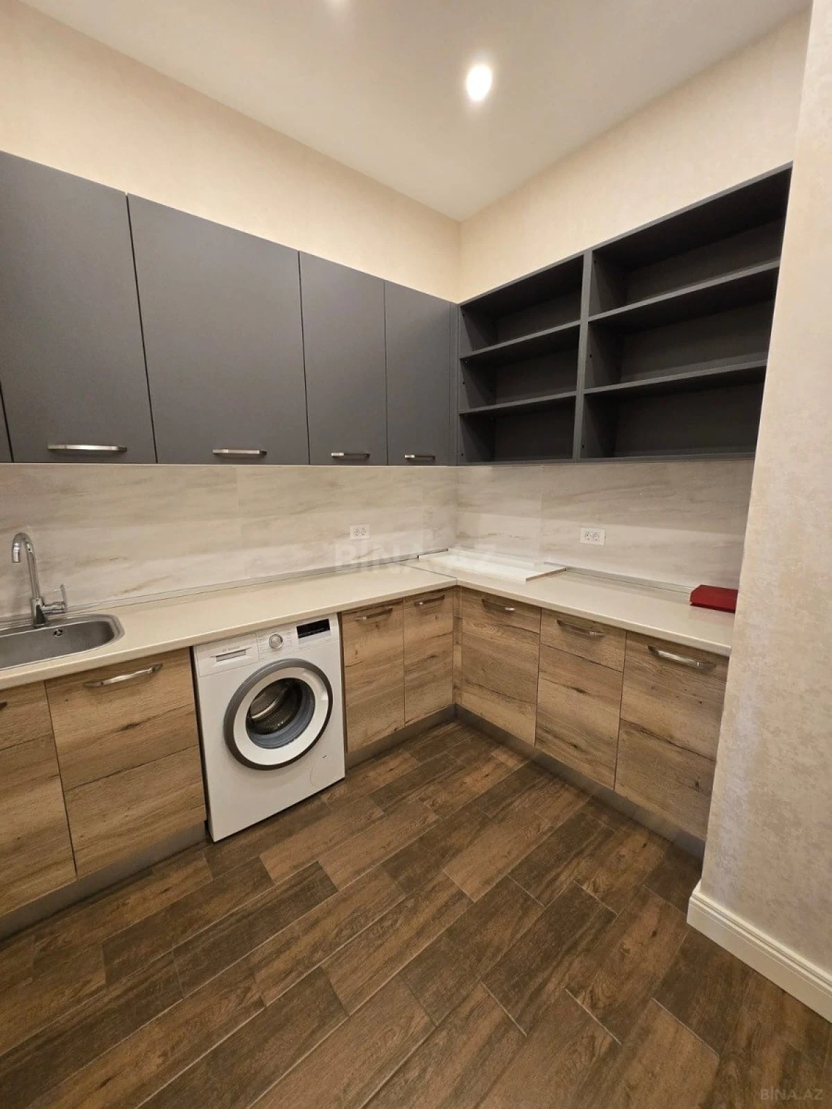 Kirayə verilir 4 otaqlı mənzil 240 m²