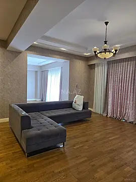 Kirayə verilir 4 otaqlı mənzil 240 m²