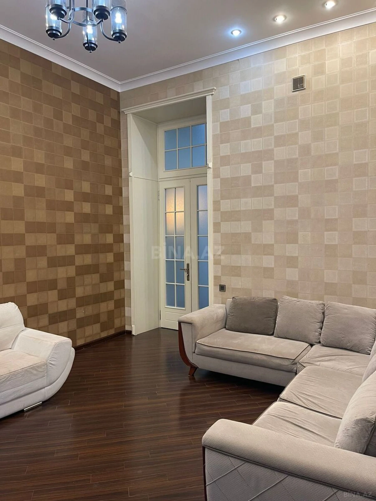 Kirayə verilir 4 otaqlı mənzil 110 m²