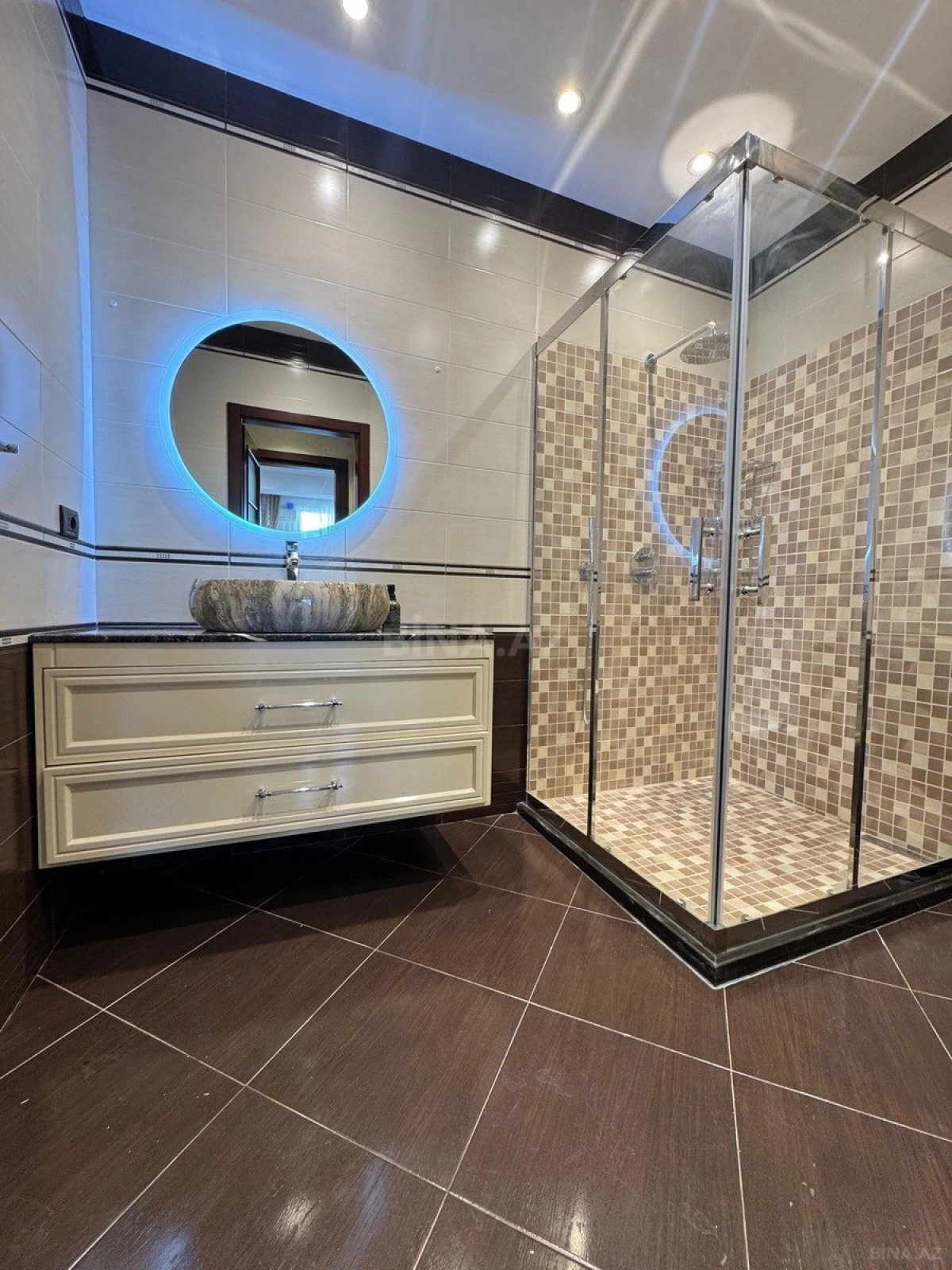 Satılır 4 otaqlı mənzil 200 m²