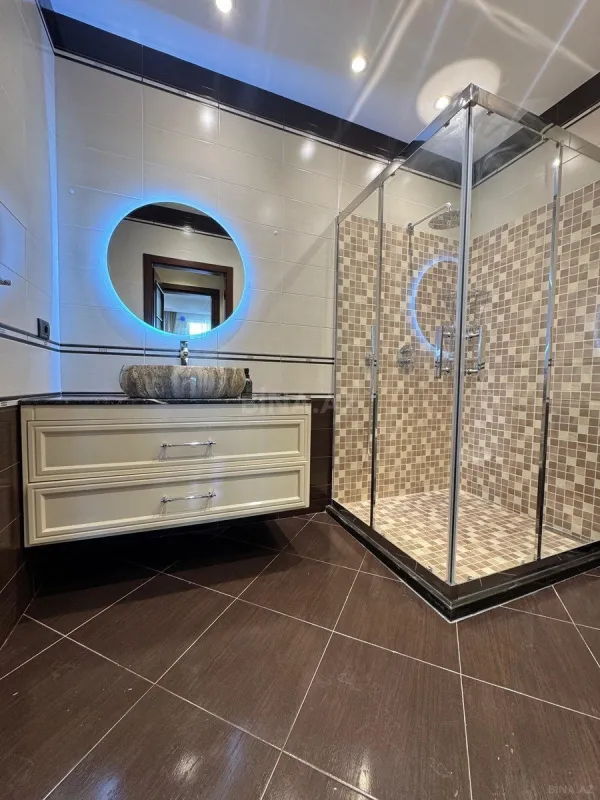 Satılır 4 otaqlı mənzil 200 m²