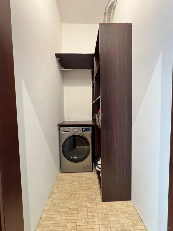 Satılır 4 otaqlı mənzil 200 m²