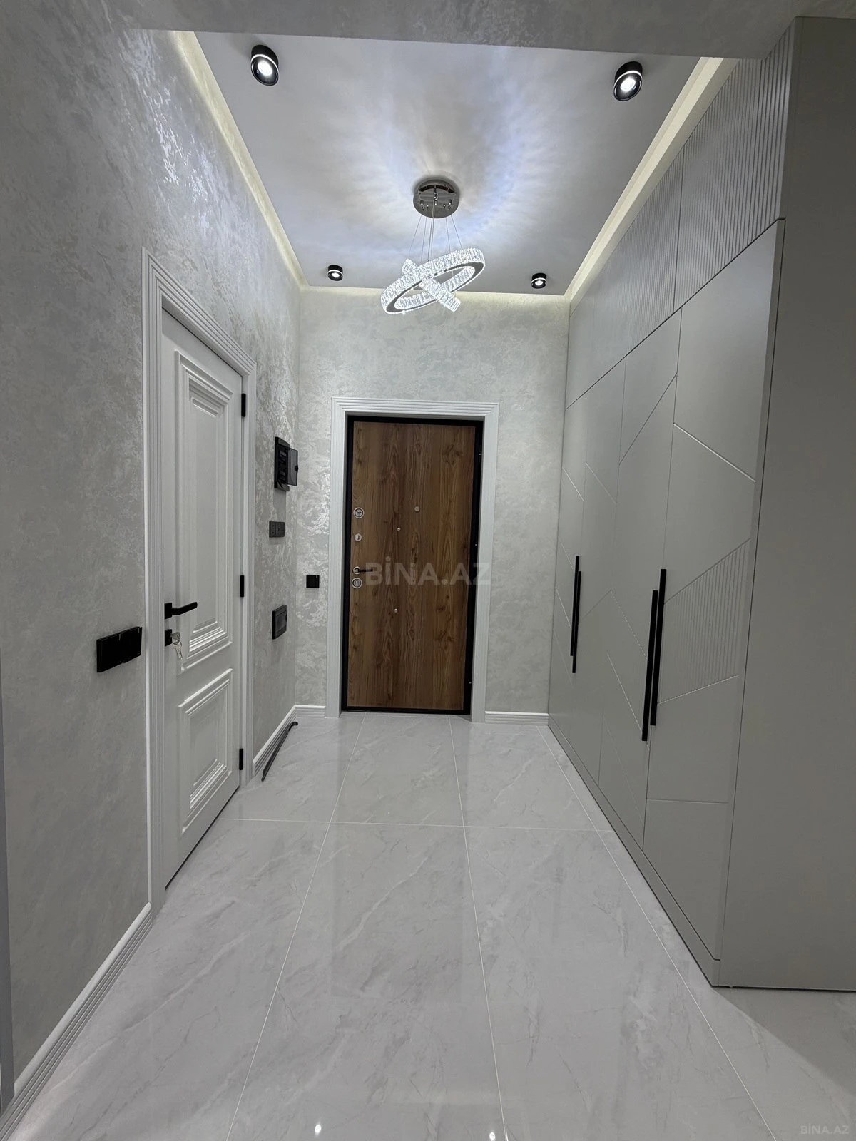 Satılır 3 otaqlı mənzil 105 m²