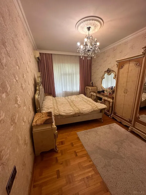Satılır 5 otaqlı mənzil 120 m²