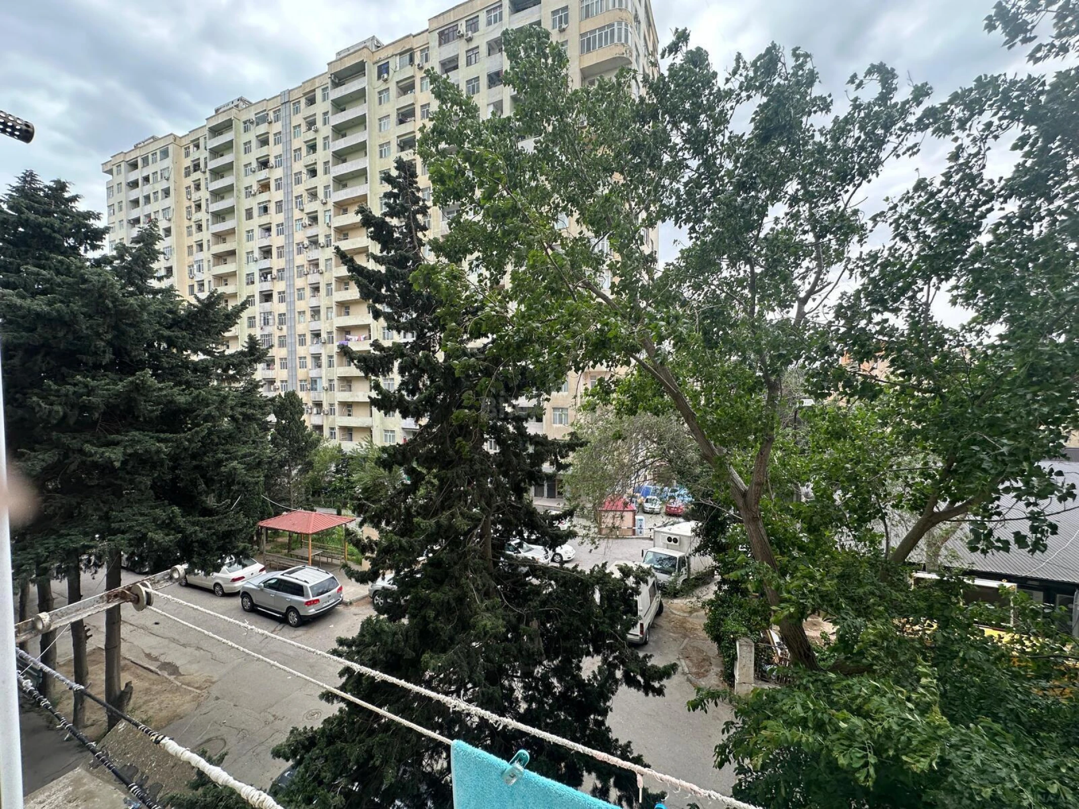 Satılır 5 otaqlı mənzil 120 m²
