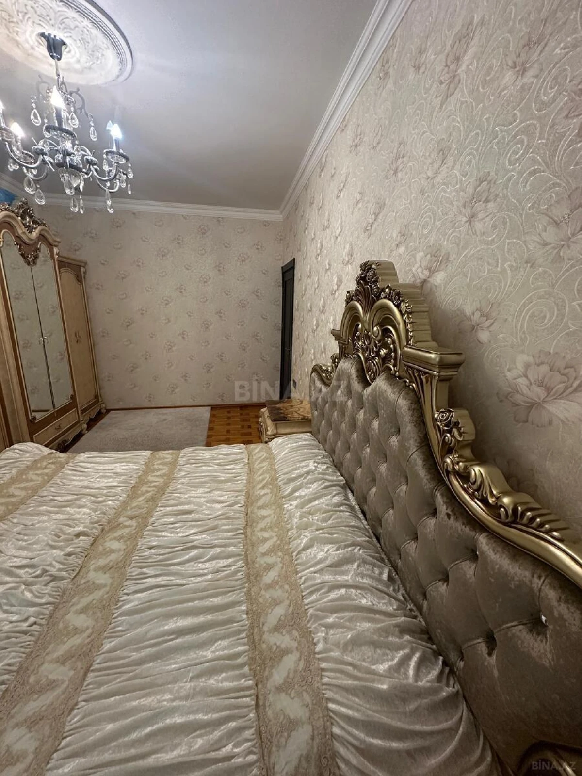 Satılır 5 otaqlı mənzil 120 m²