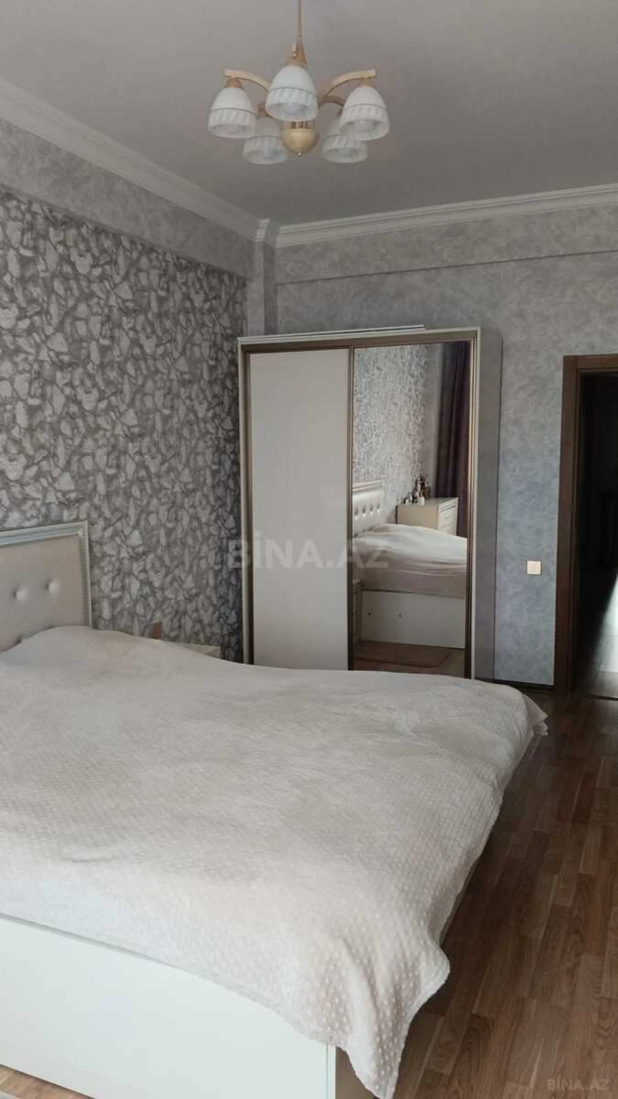 Satılır 3 otaqlı mənzil 106 m²