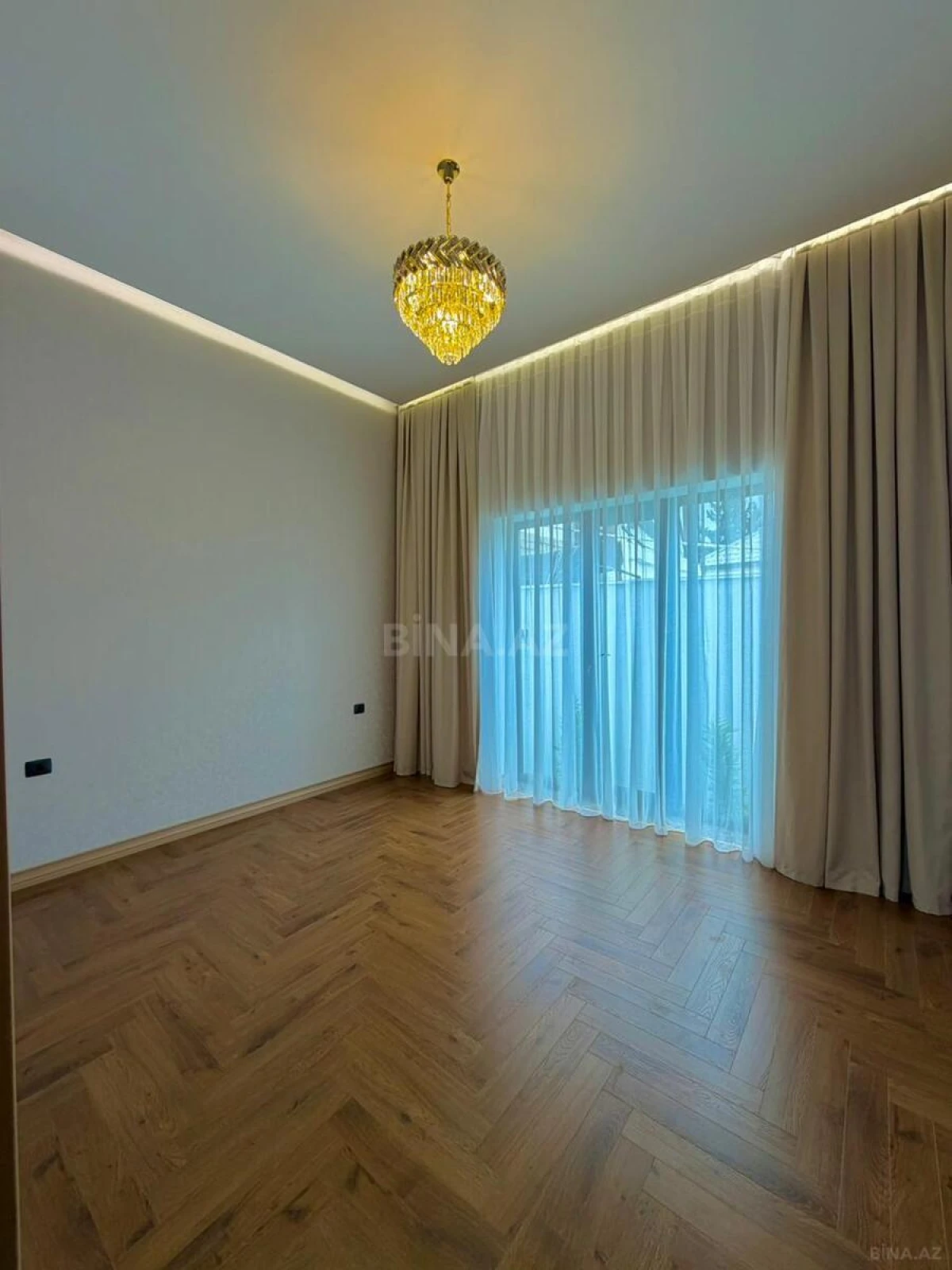 Satılır 5 otaqlı həyət evi 220 m²