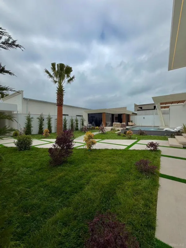 Satılır 5 otaqlı həyət evi 220 m²