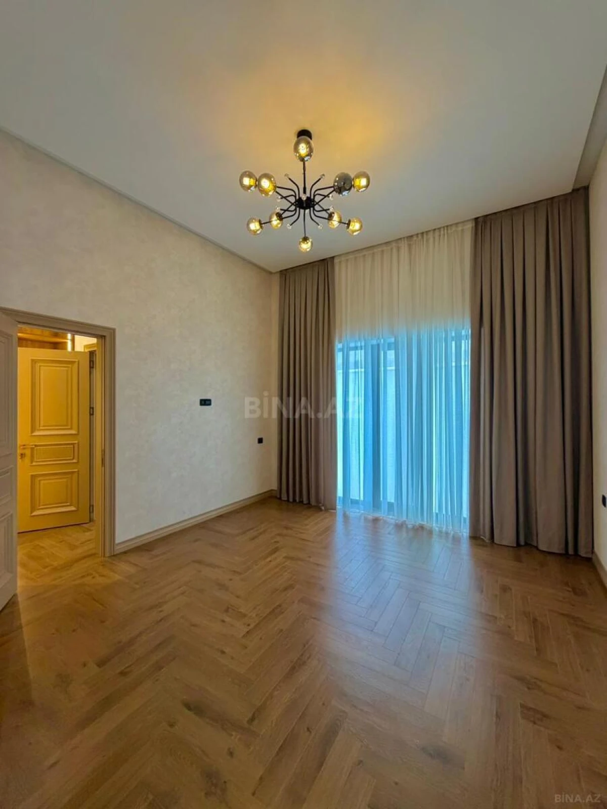 Satılır 5 otaqlı həyət evi 220 m²