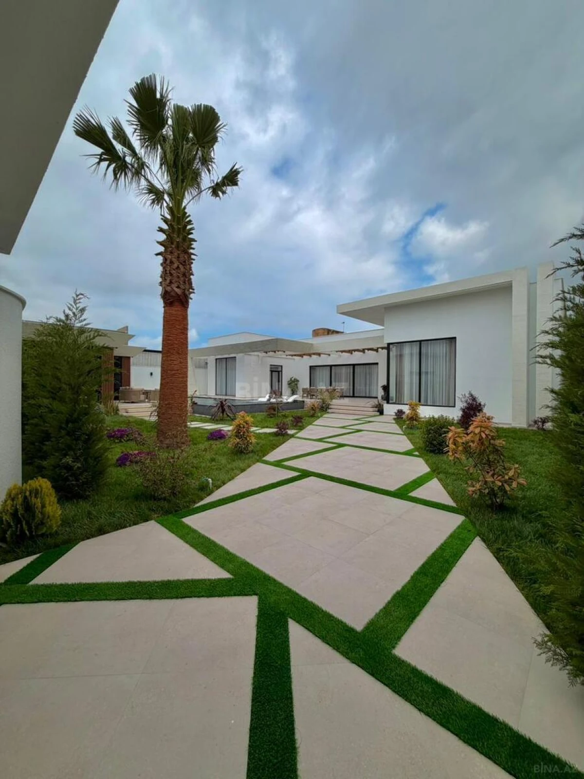 Satılır 5 otaqlı həyət evi 220 m²