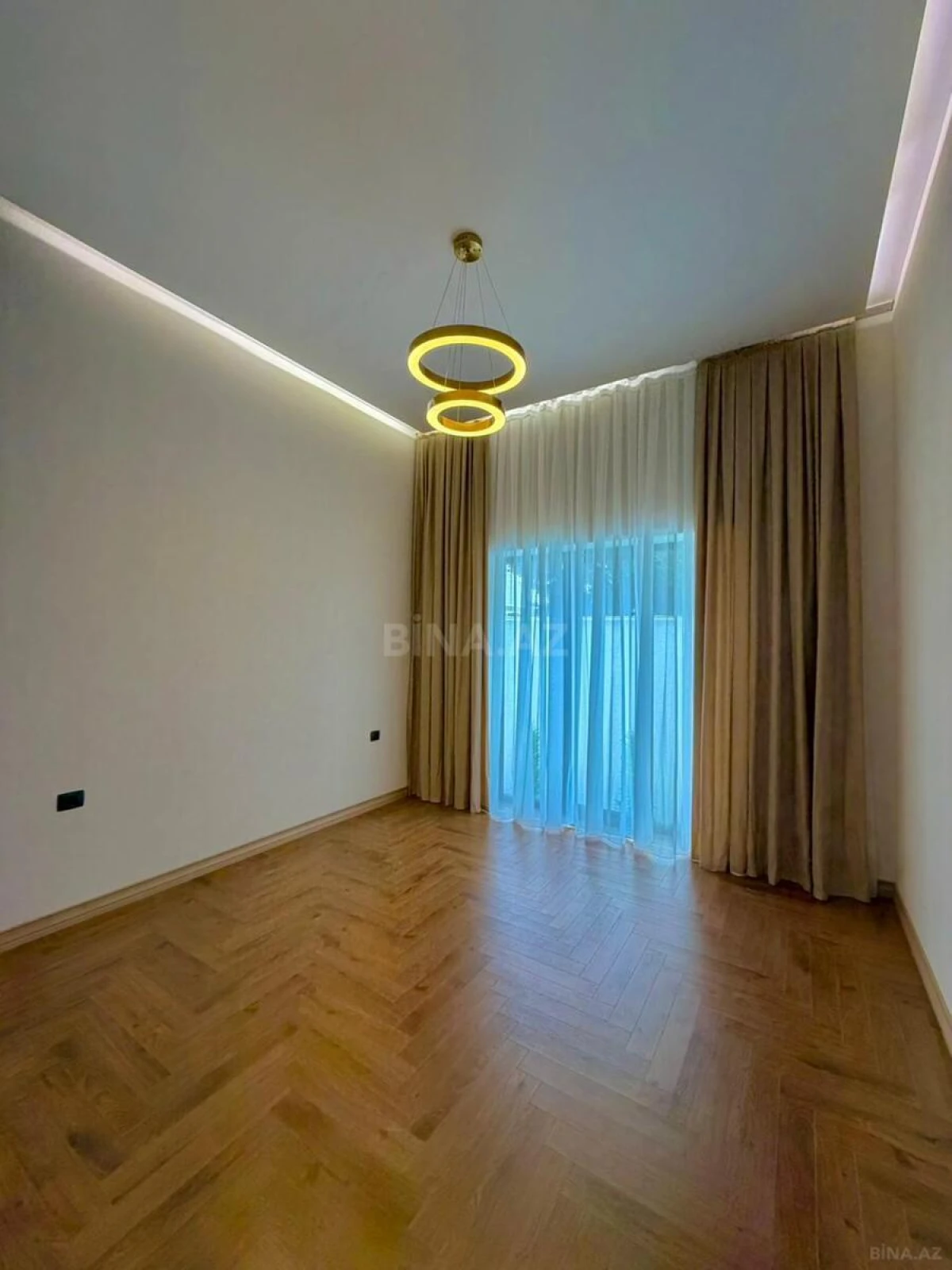 Satılır 5 otaqlı həyət evi 220 m²