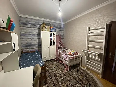 Satılır 7 otaqlı həyət evi 200 m²