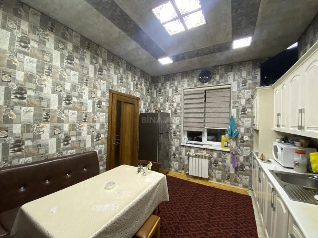 Satılır 7 otaqlı həyət evi 200 m²