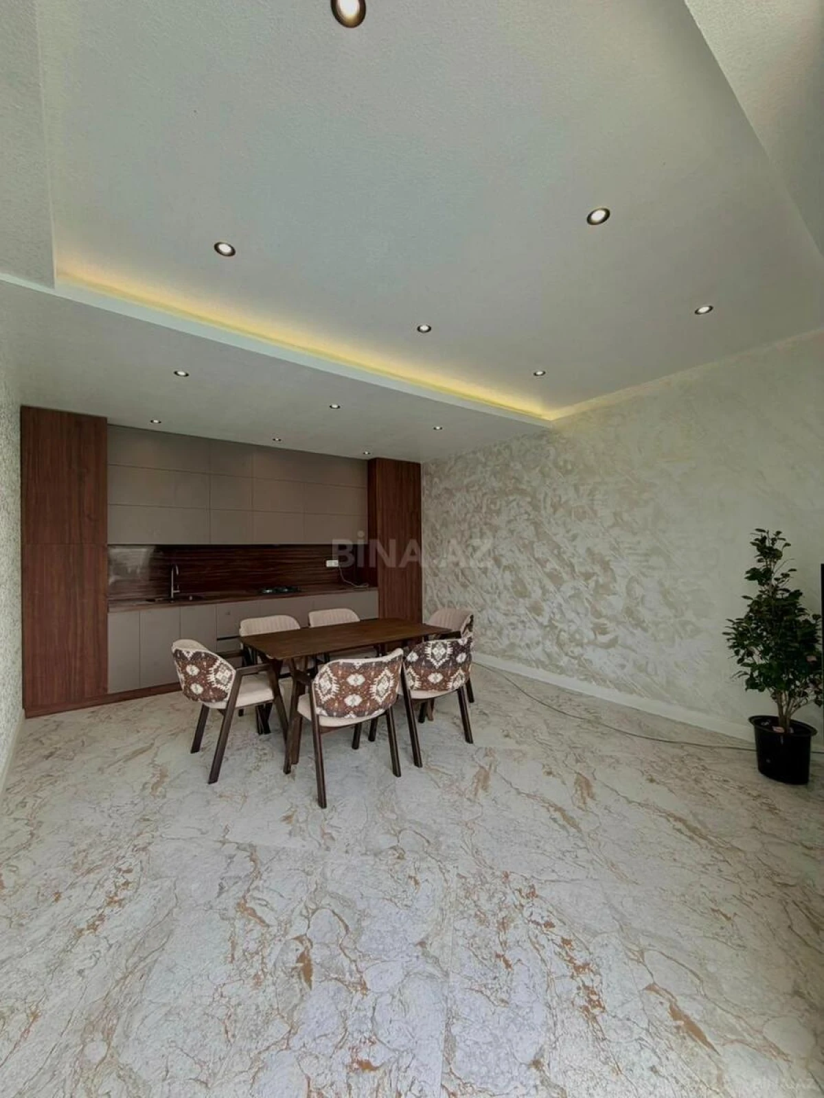 Satılır 4 otaqlı həyət evi 200 m²