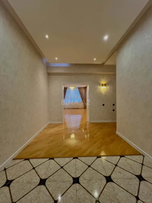 Satılır 3 otaqlı mənzil 135 m²