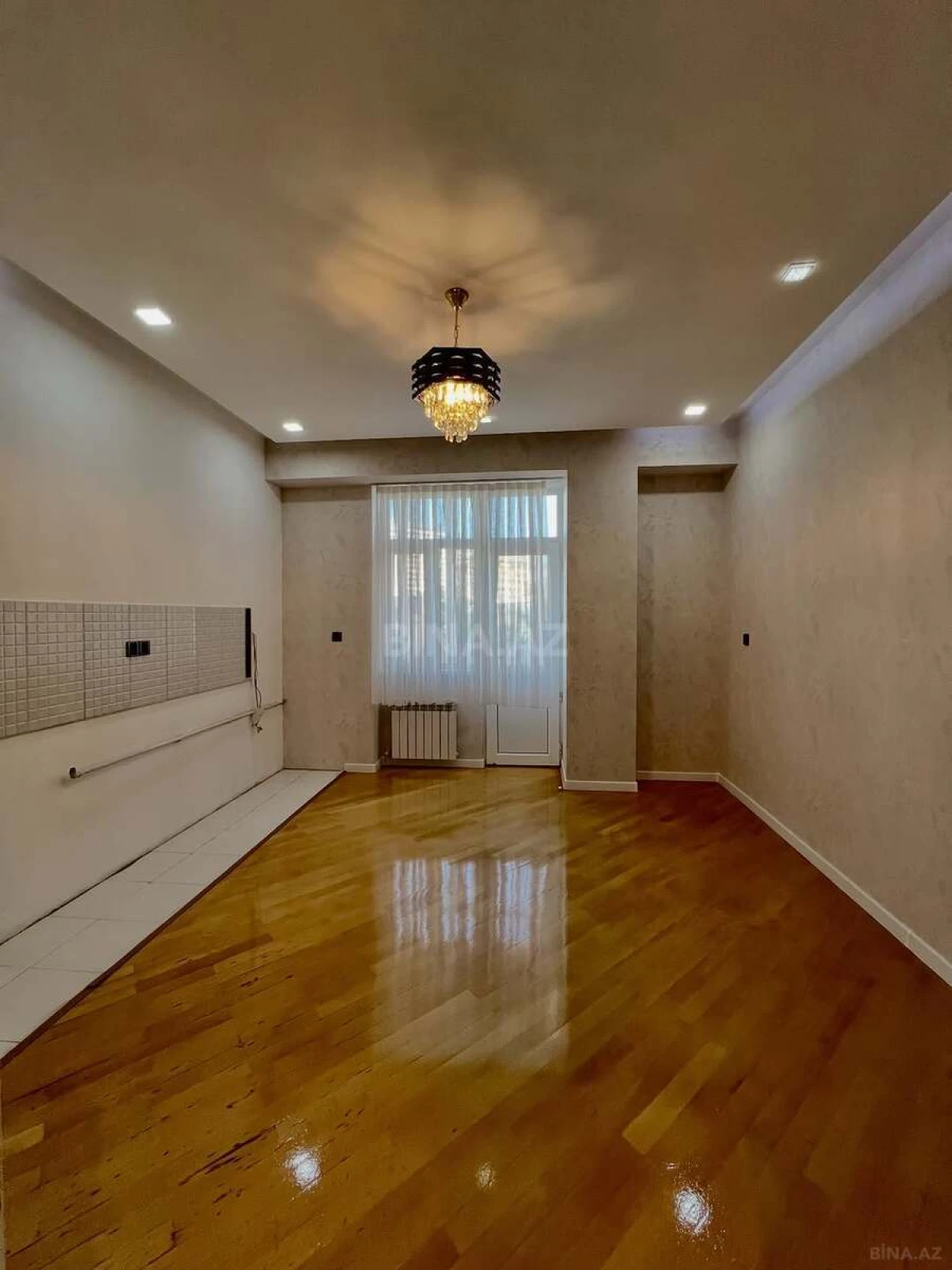 Satılır 3 otaqlı mənzil 135 m²