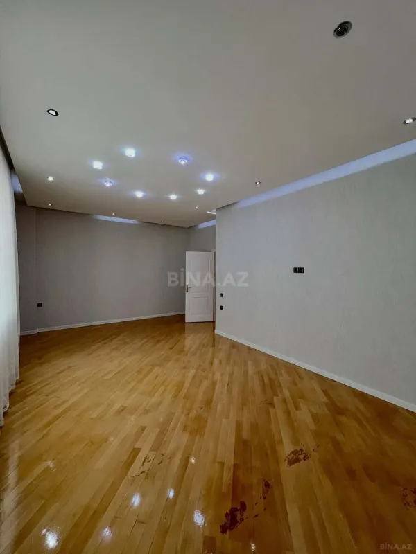 Satılır 3 otaqlı mənzil 135 m²