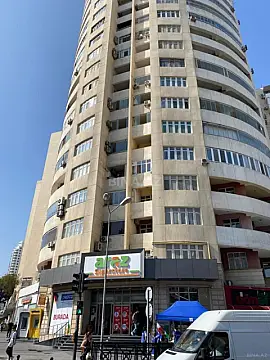 Satılır 3 otaqlı mənzil 135 m² — Bakı 3 otaq 135.00 m²