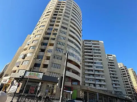 Satılır 3 otaqlı mənzil 135 m²