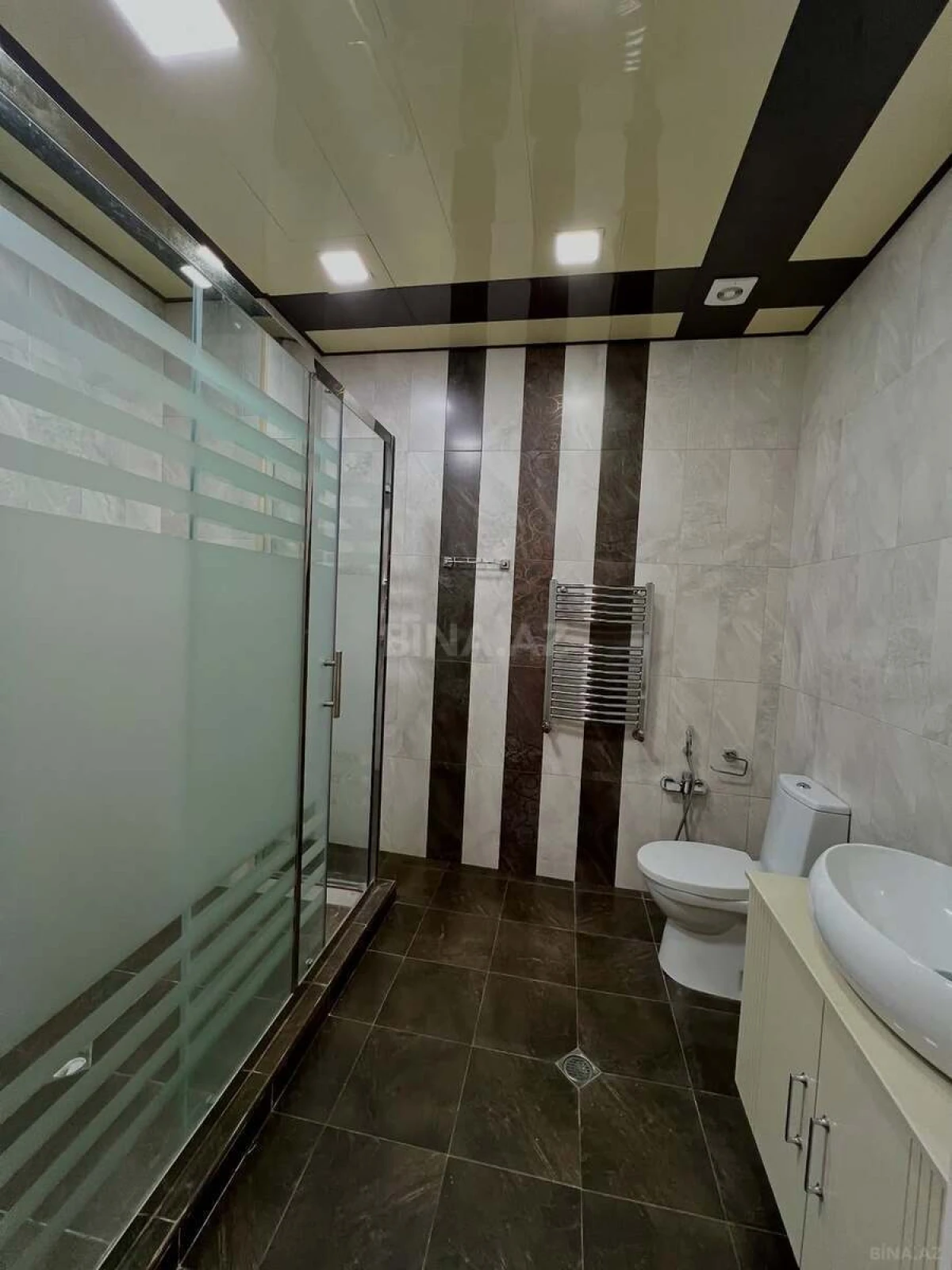 Satılır 3 otaqlı mənzil 135 m²