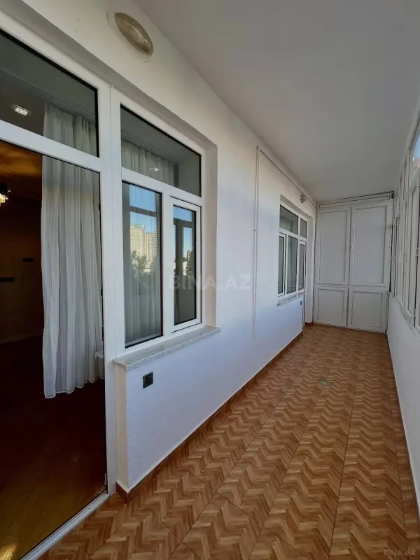 Satılır 3 otaqlı mənzil 135 m²