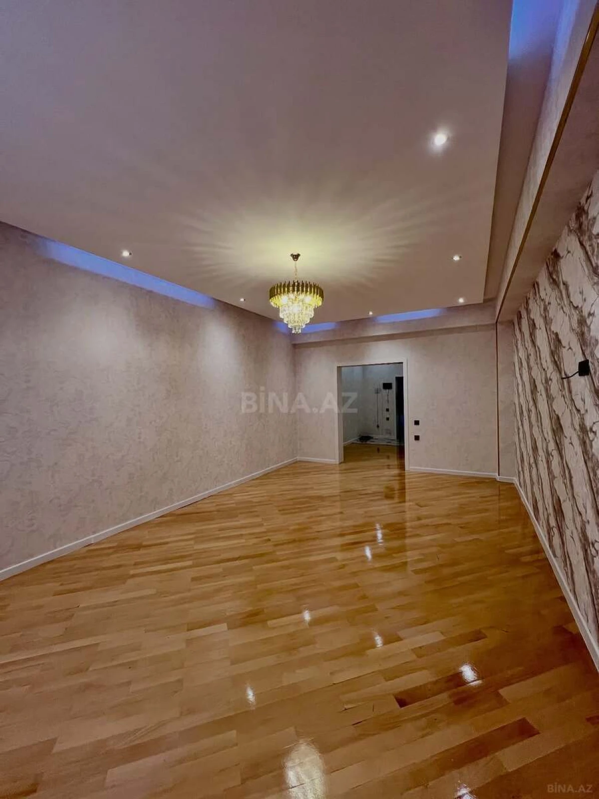 Satılır 3 otaqlı mənzil 135 m²