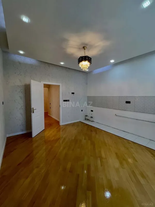 Satılır 3 otaqlı mənzil 135 m²