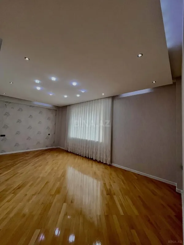 Satılır 3 otaqlı mənzil 135 m²